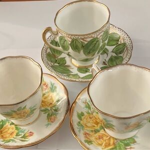 Elegant Floral Tea Cup Set with Gold Trim